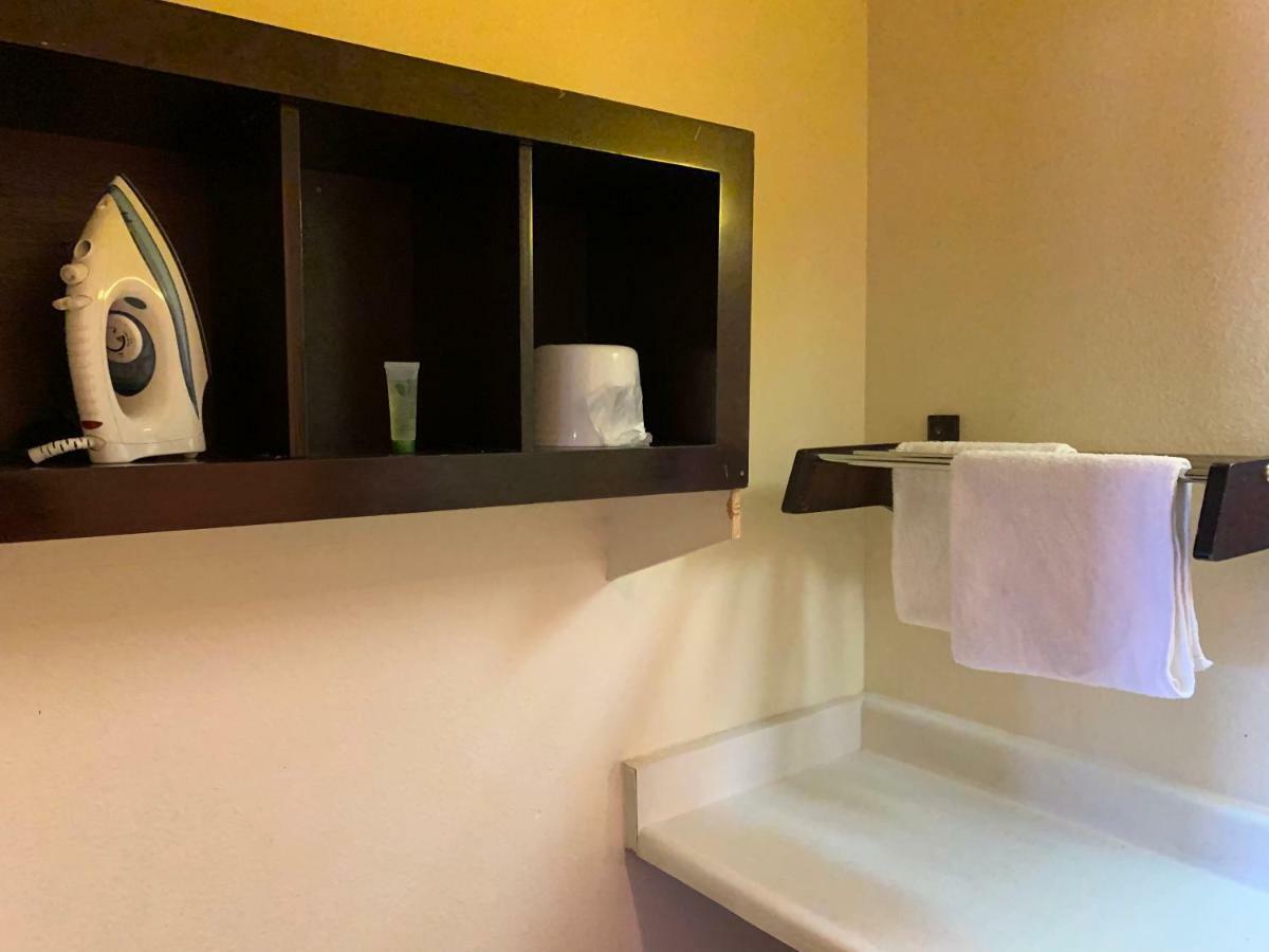Lancaster Inn Ngoại thất bức ảnh